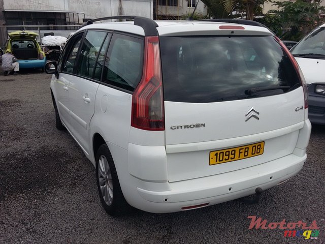 2008' Citroen C4 Picasso photo #6