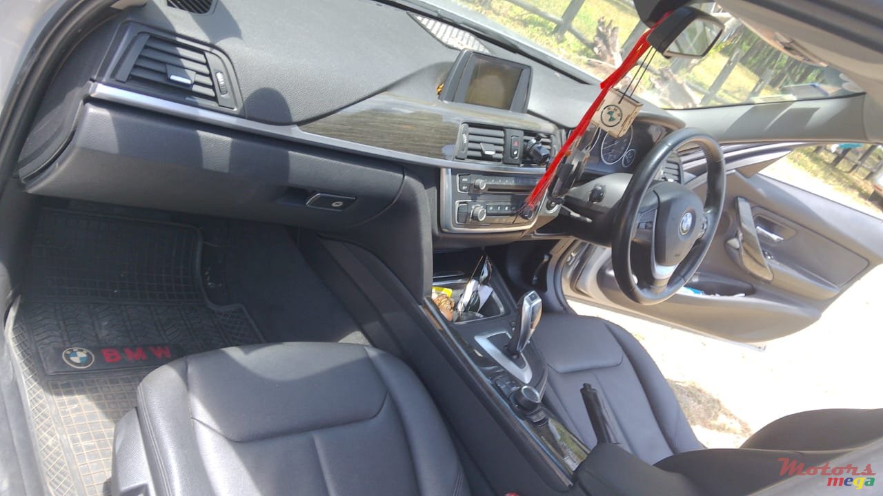 2013' BMW 3 Series F30 photo #4