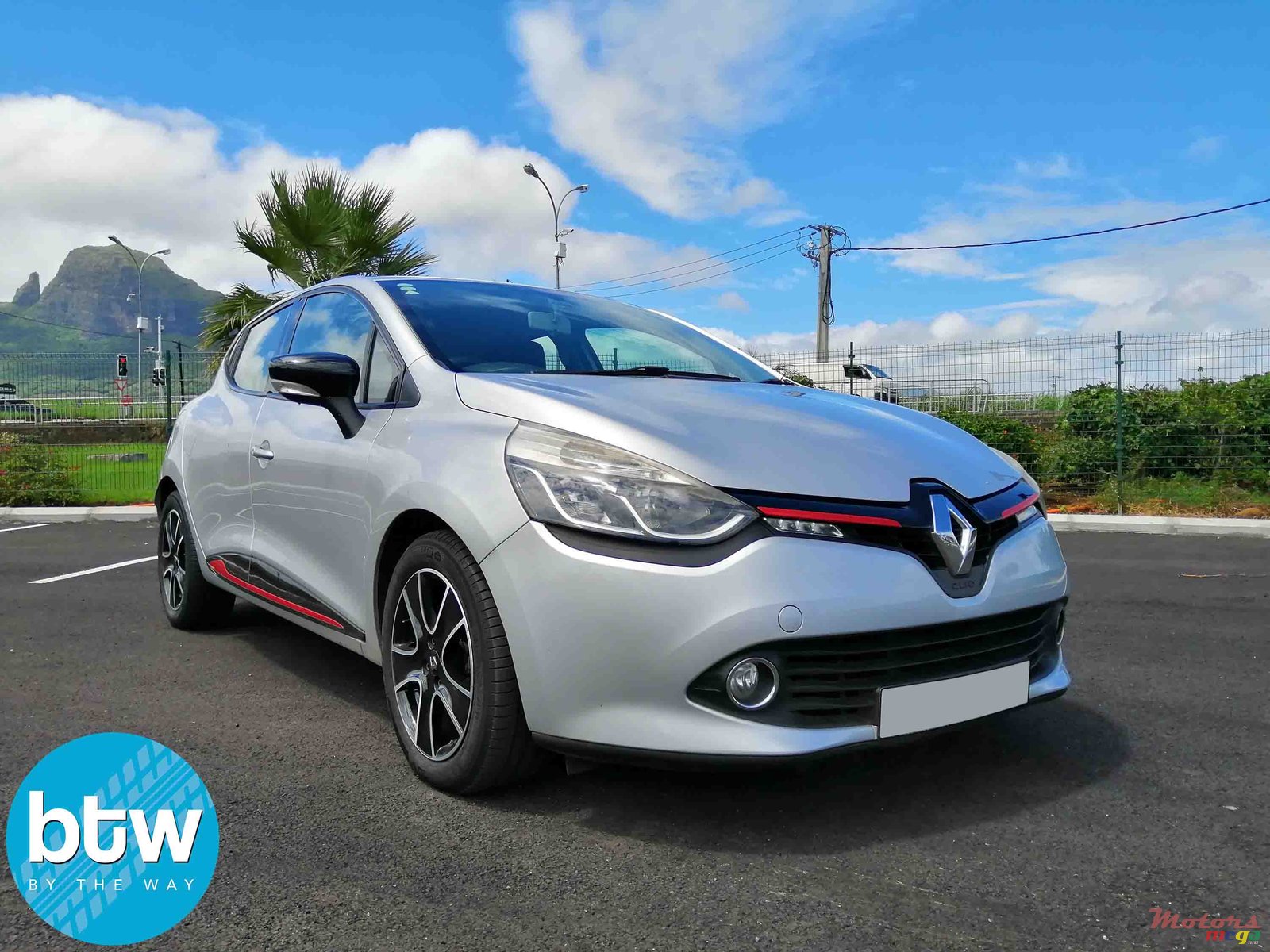 2013' Renault Clio photo #1