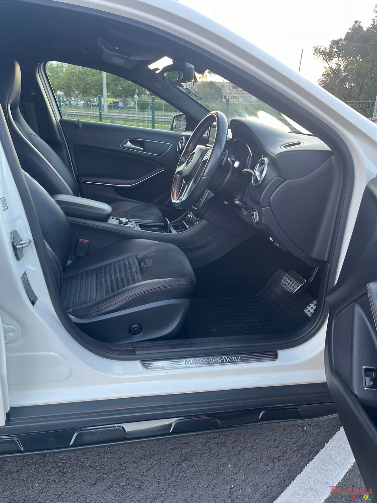 2015' Mercedes-Benz GLA 200 photo #5