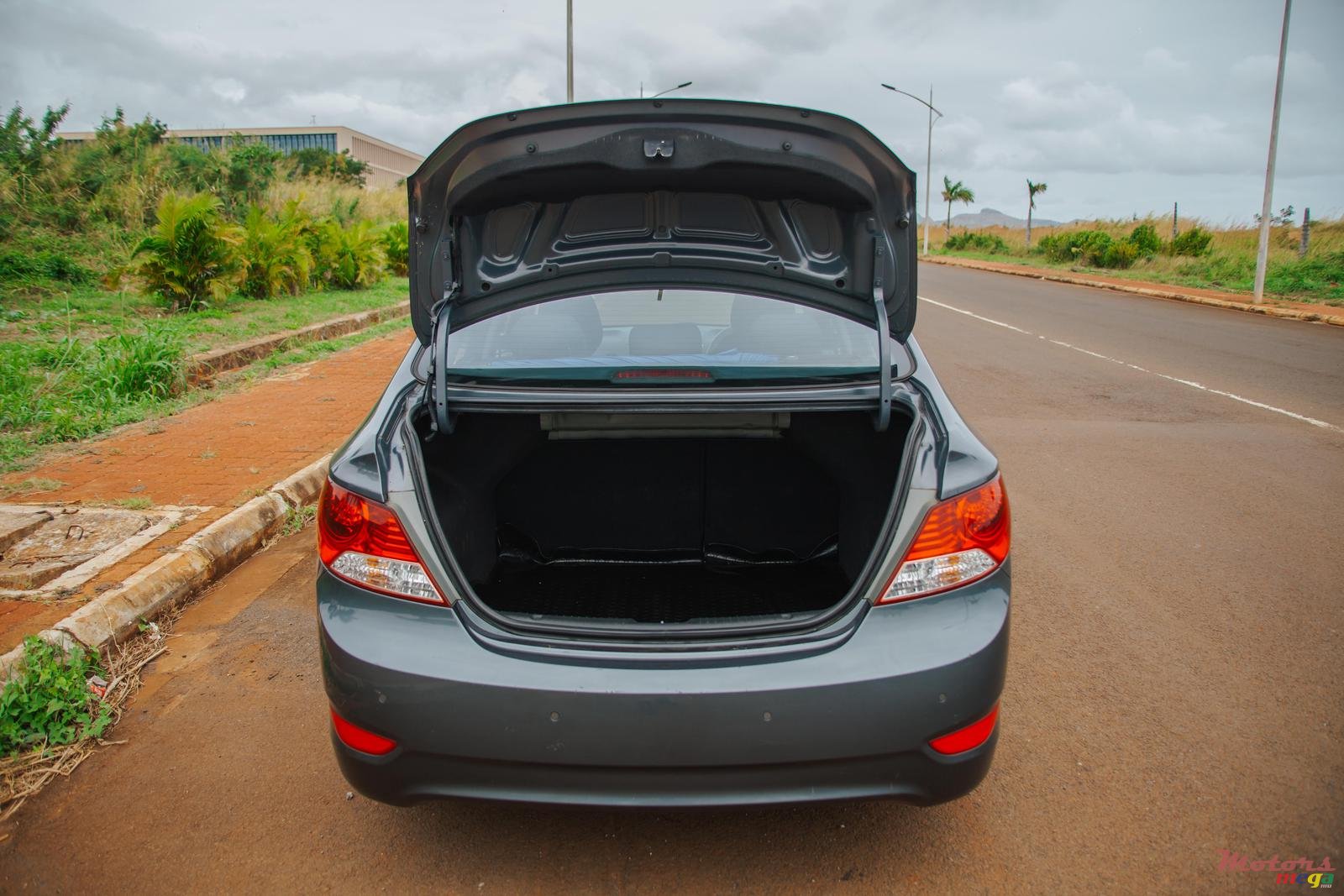 2012' Hyundai Accent photo #6