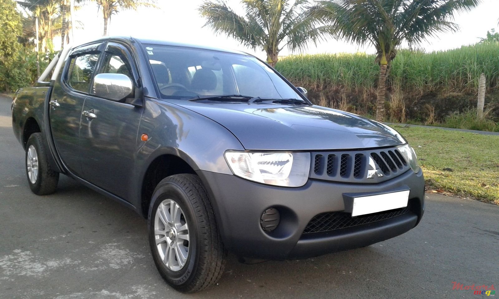 2008' Mitsubishi Sportero photo #1