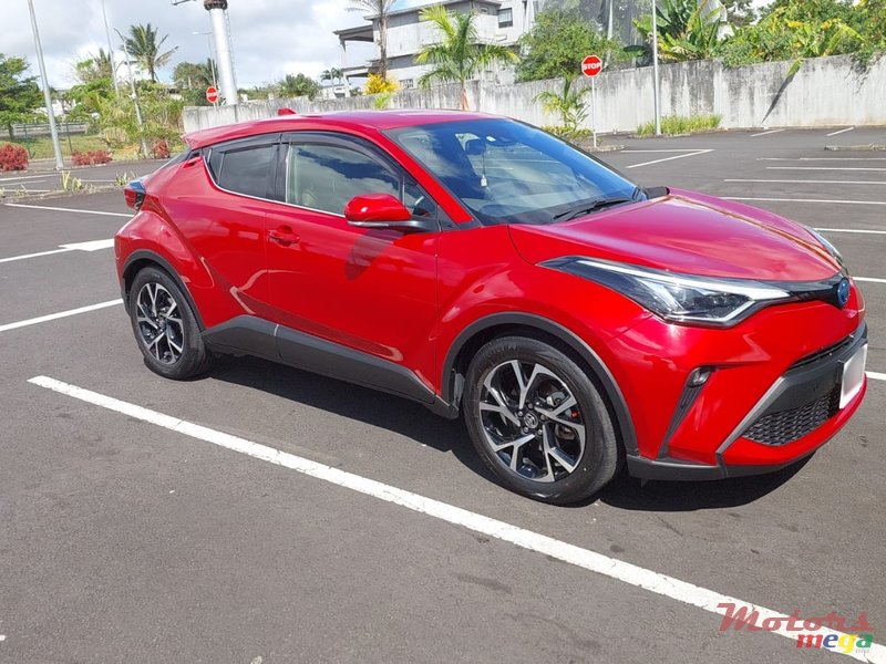 2020' Toyota C-HR photo #2