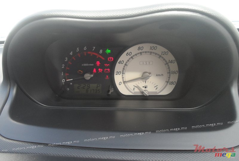 2004' Toyota IST photo #5