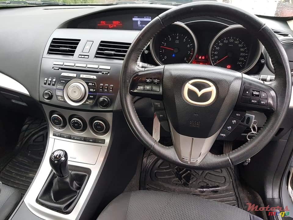 2011' Mazda 3 Japan photo #5