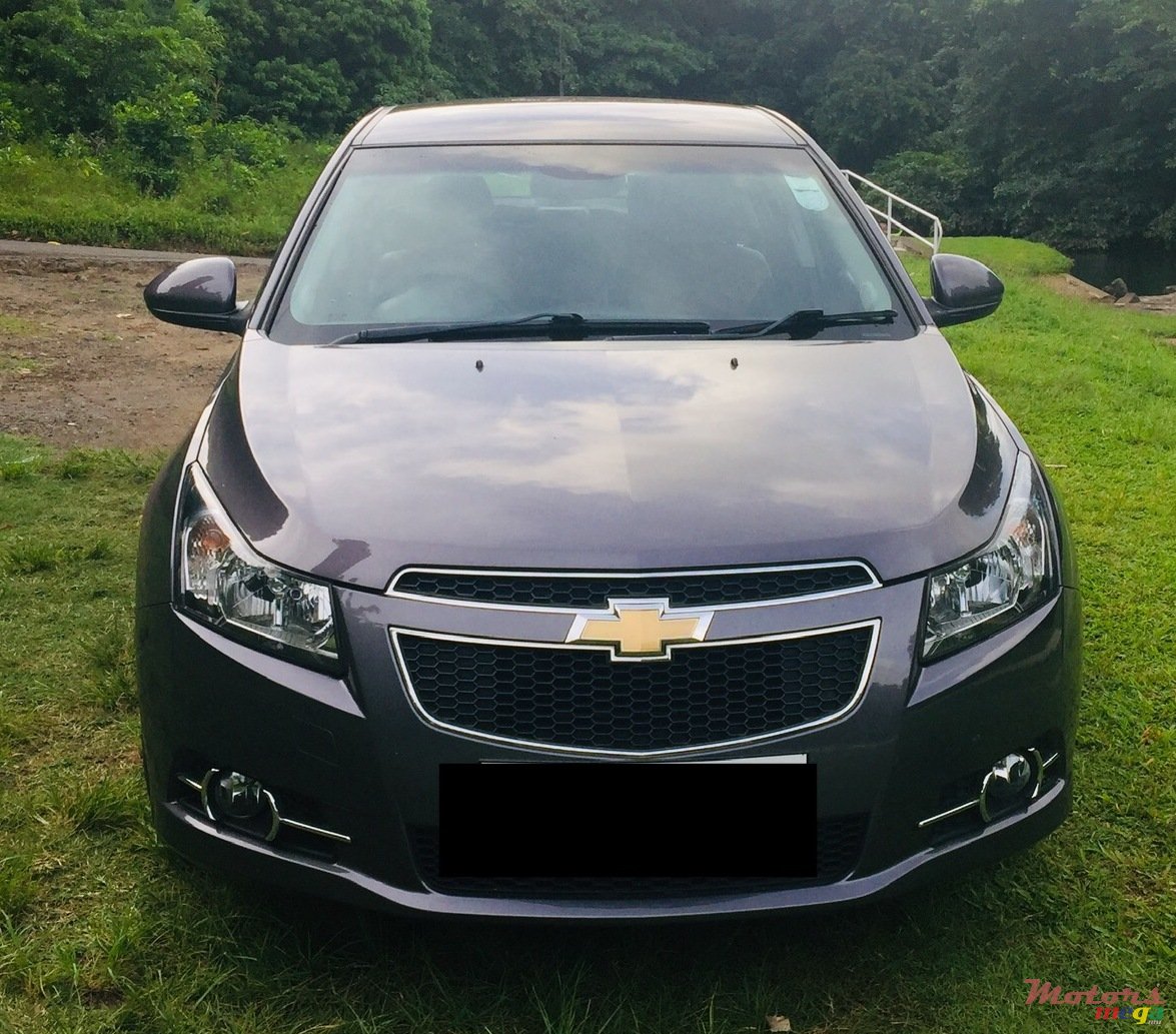 2012' Chevrolet Cruze Hatchback photo #1