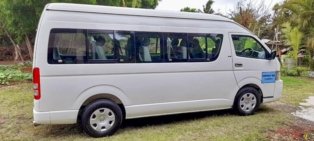 2009' Toyota HiAce photo #3