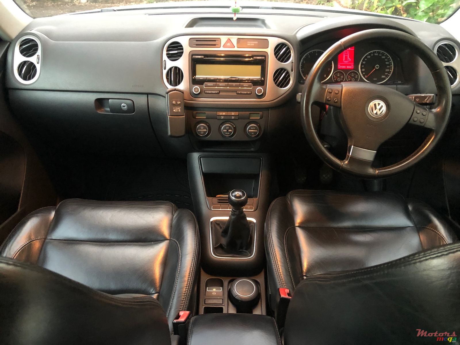 2010' Volkswagen Tiguan photo #6