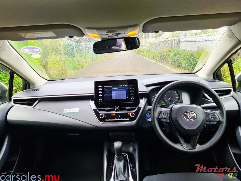 2019' Toyota Corolla Sedan 1.8 Hybrid photo #6