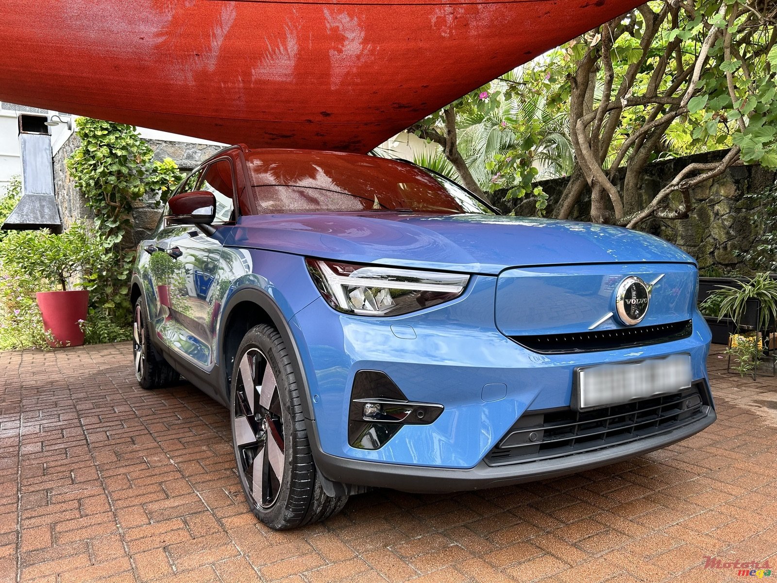 2023' Volvo XC40 Recharge Twin photo #2