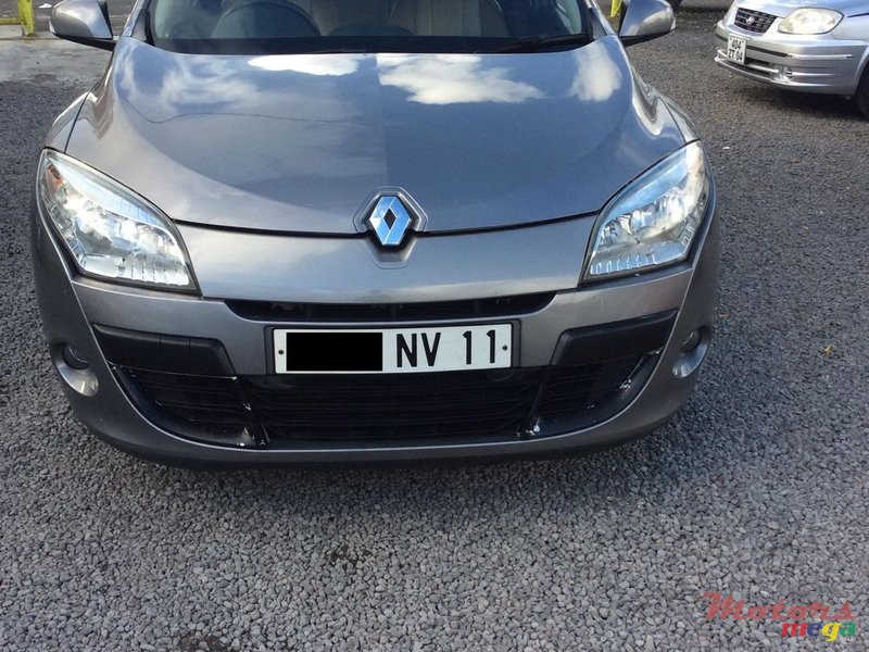 2011' Renault Megane photo #7