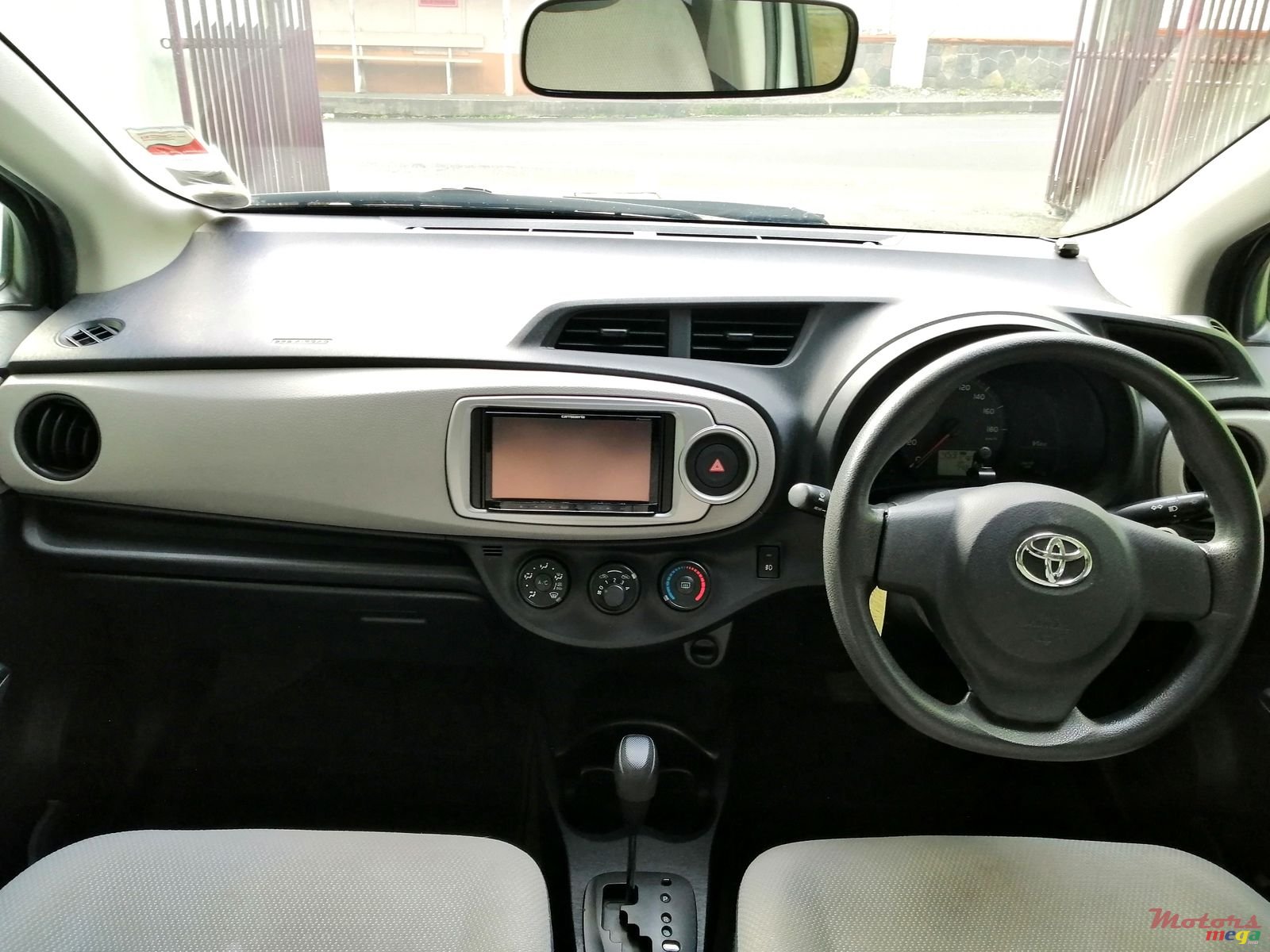 2011' Toyota Vitz Smart Stop 1.3 photo #5