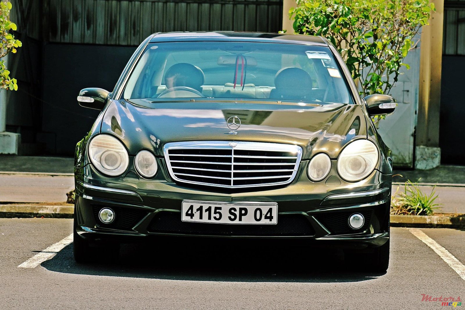 2004' Mercedes-Benz E-Class E320 V6 Petrol/Essence photo #1