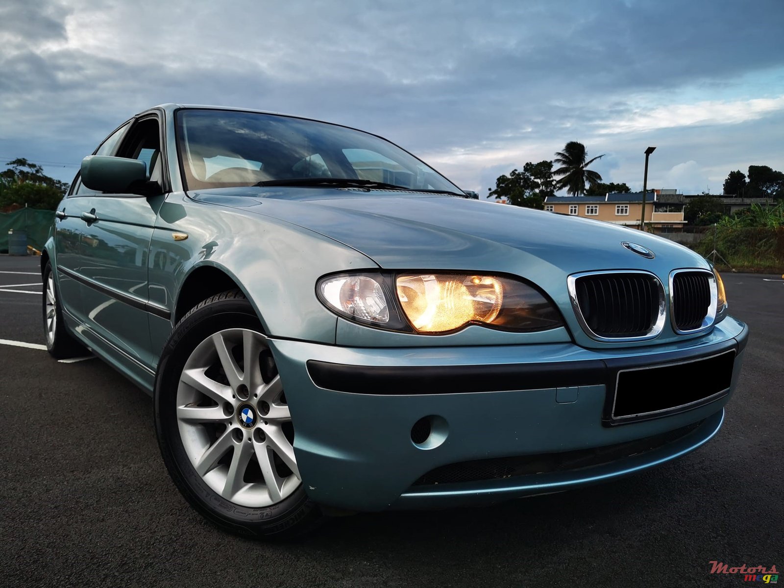 2004' BMW 3 Series 318i photo #1