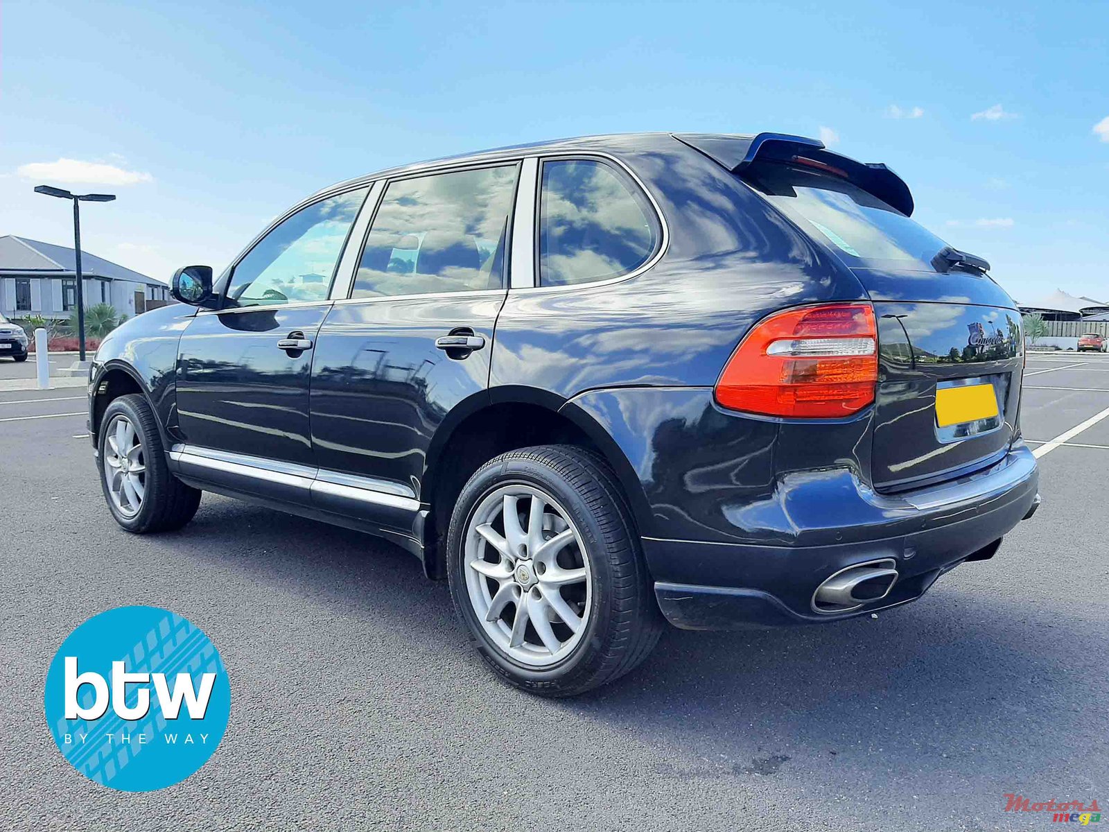 2009' Porsche Cayenne photo #3