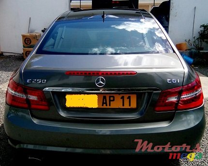 2011' Mercedes-Benz E-Class E250 CGi photo #2
