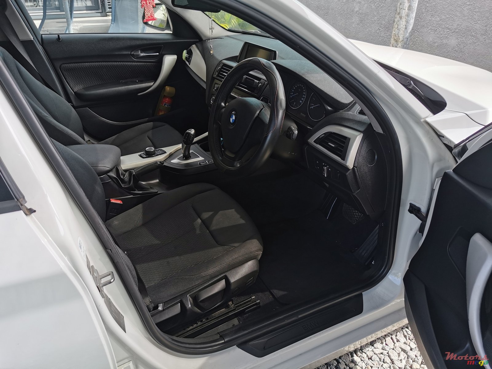 2013' BMW 1 Series 116i photo #7