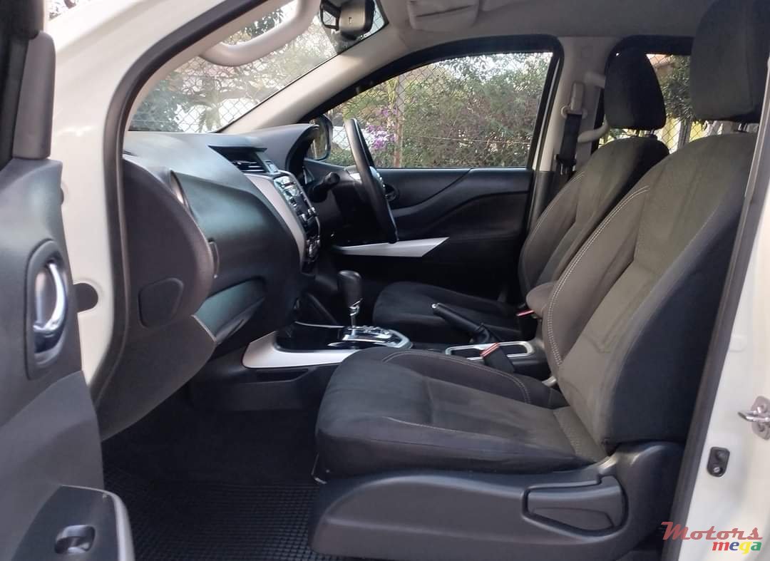 2020' Nissan Navara photo #2