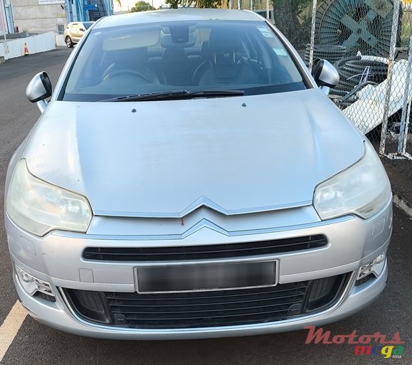2010' Citroen C5 photo #3