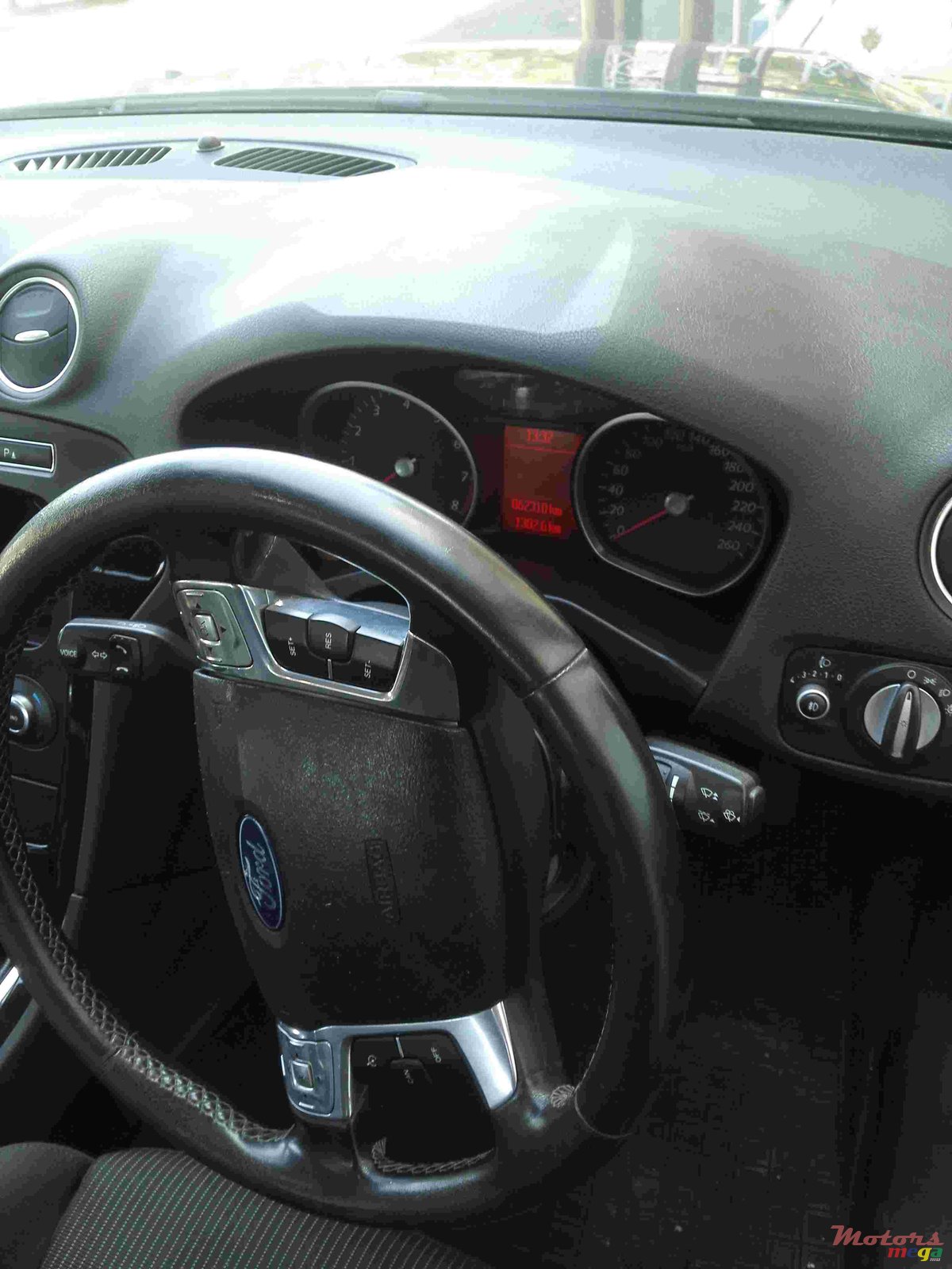 2011' Ford Mondeo photo #4