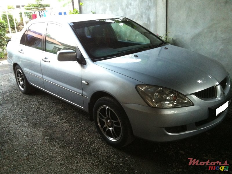 2005' Mitsubishi Lancer photo #1