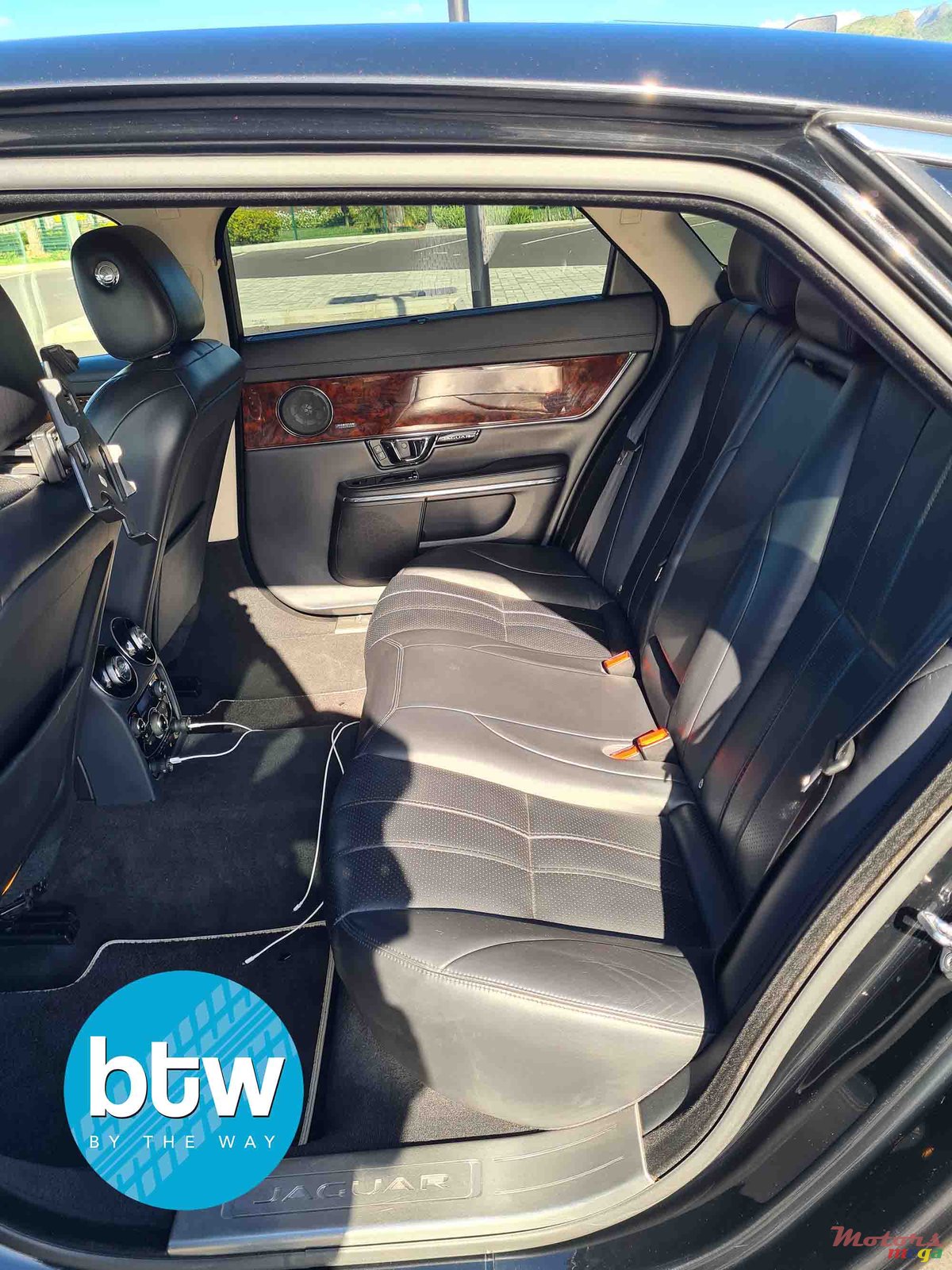 2015' Jaguar XJ photo #4