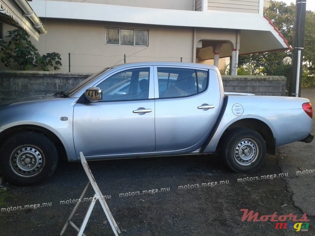 2009' Mitsubishi photo #1