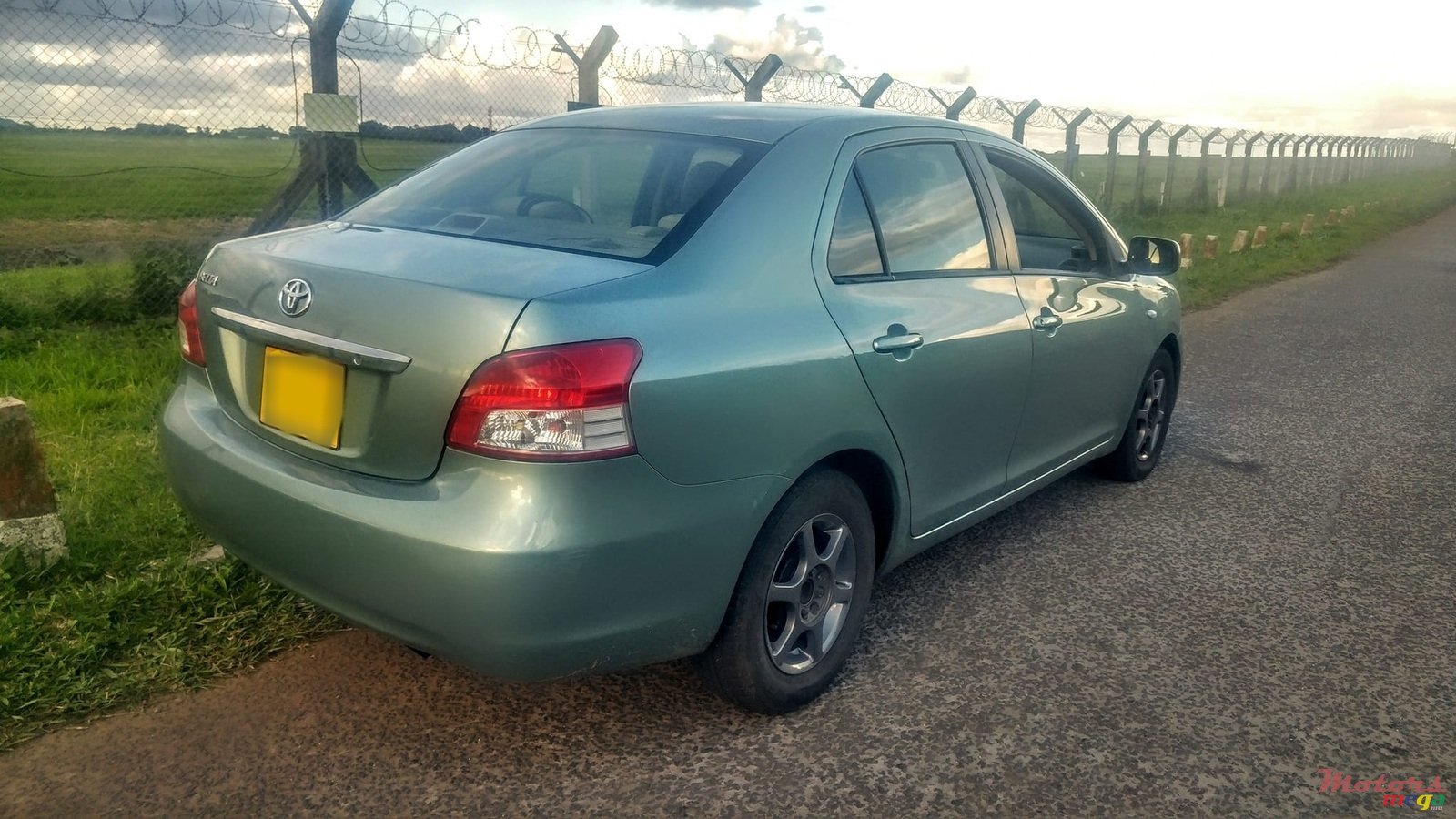 2006' Toyota Belta photo #4