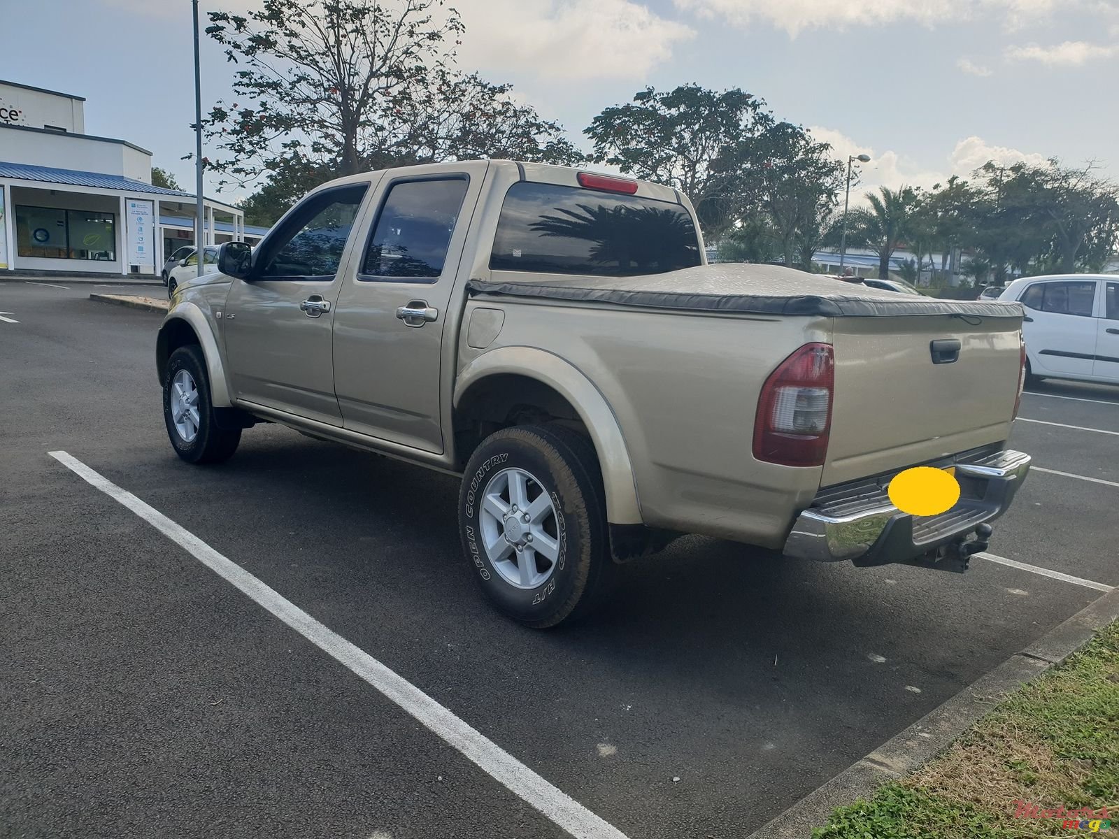 2004' Isuzu D-Max LS photo #2