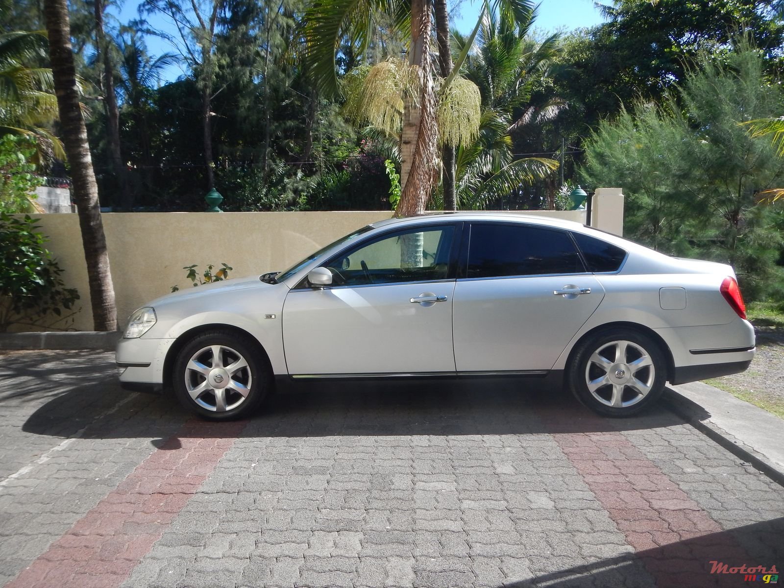 2007' Nissan Maxima photo #1