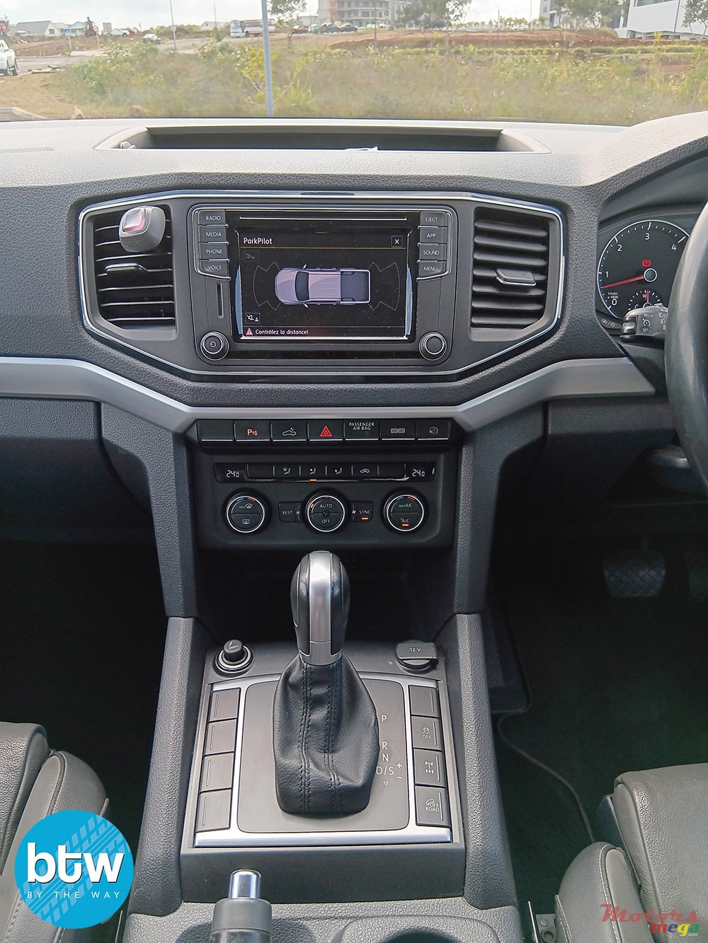 2018' Volkswagen Amarok photo #6