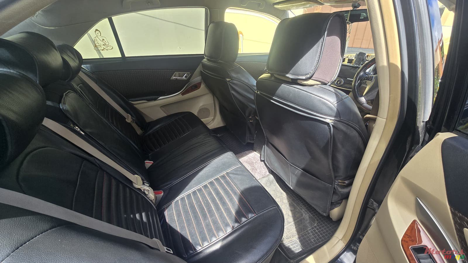 2013' Toyota Premio photo #2