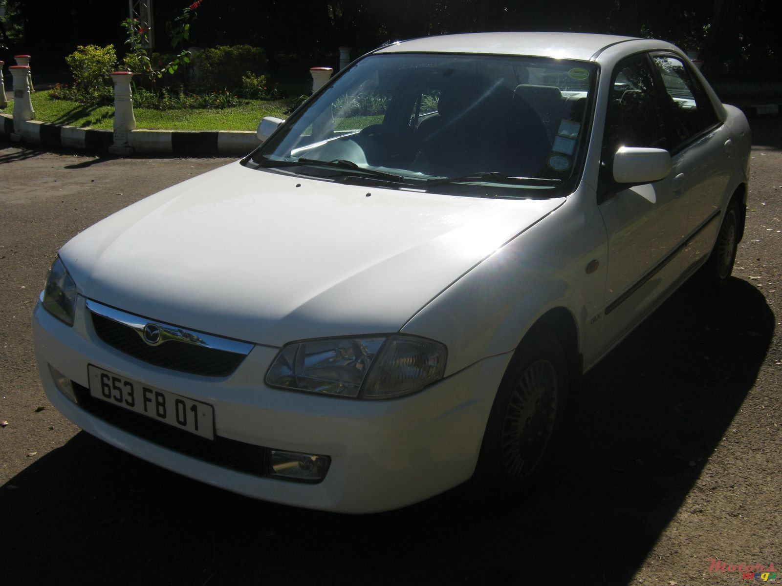 2001' Mazda 323 photo #1