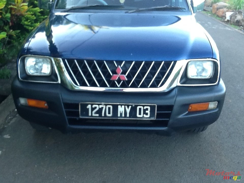 2003' Mitsubishi photo #1