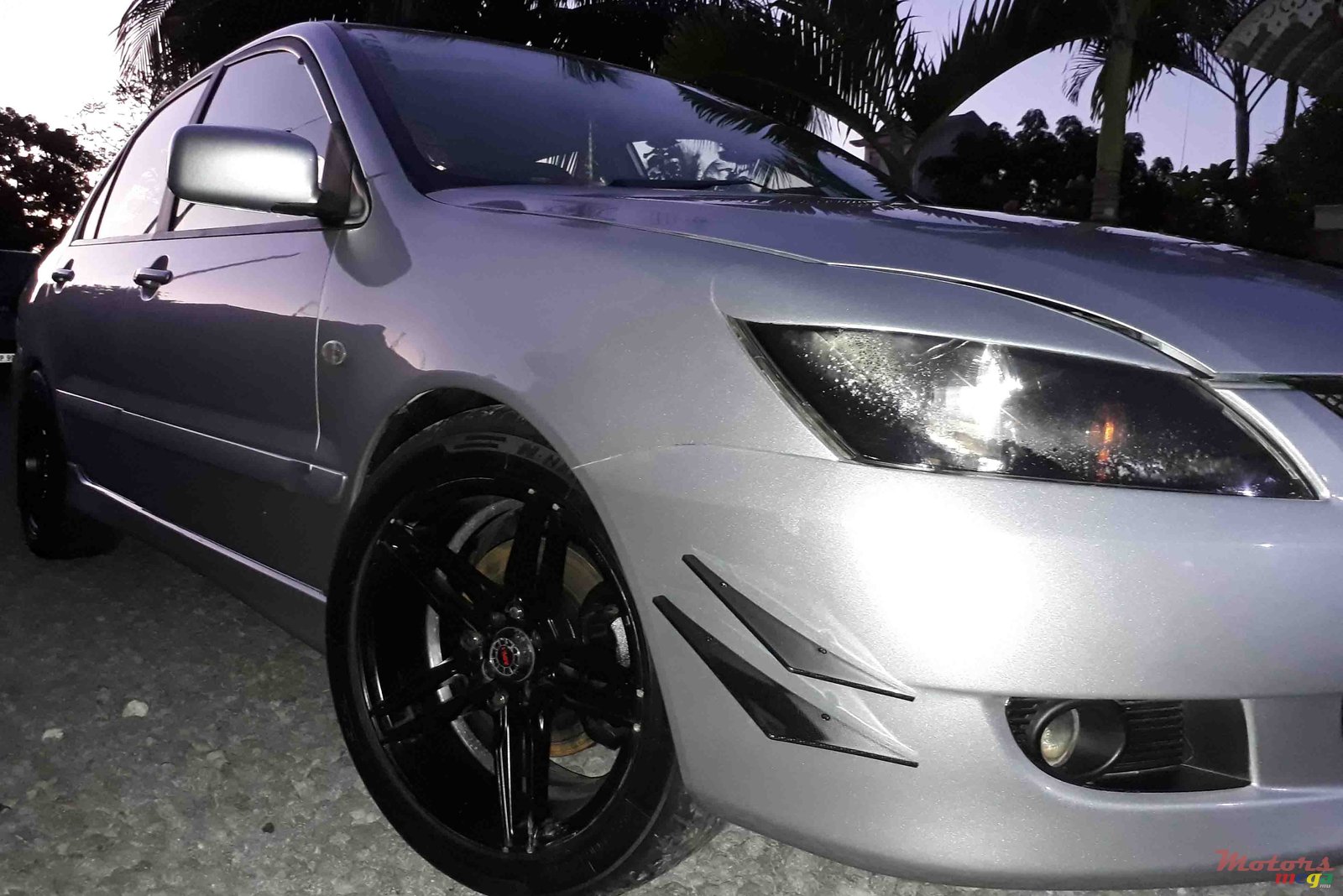 2005' Mitsubishi photo #7