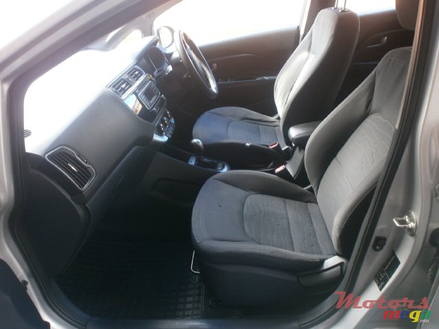 2016' Kia Rio photo #3