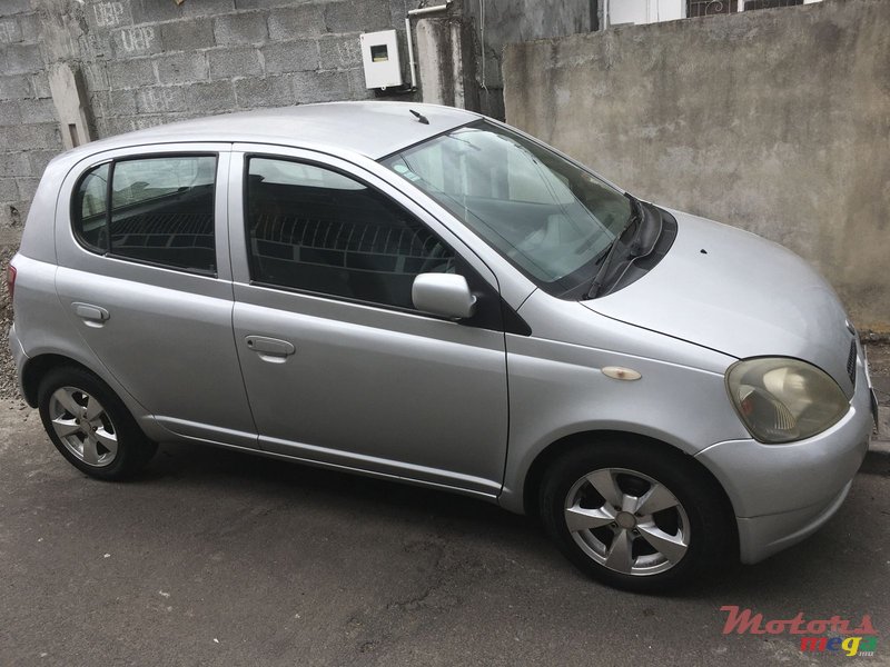 2000' Toyota Vitz photo #3