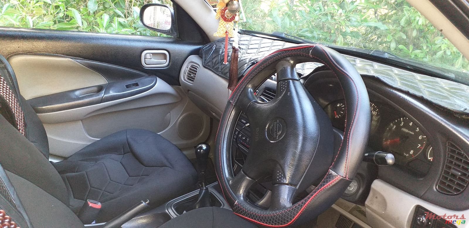 2000' Nissan Sunny photo #2