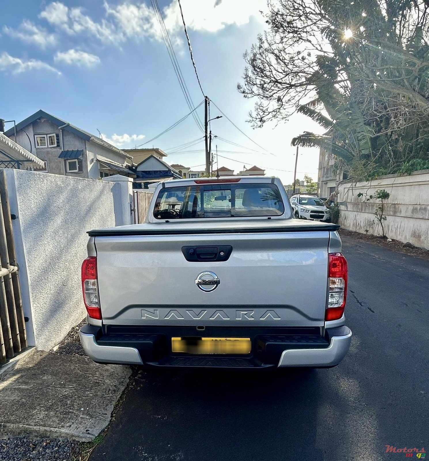 2023' Nissan Navara photo #2