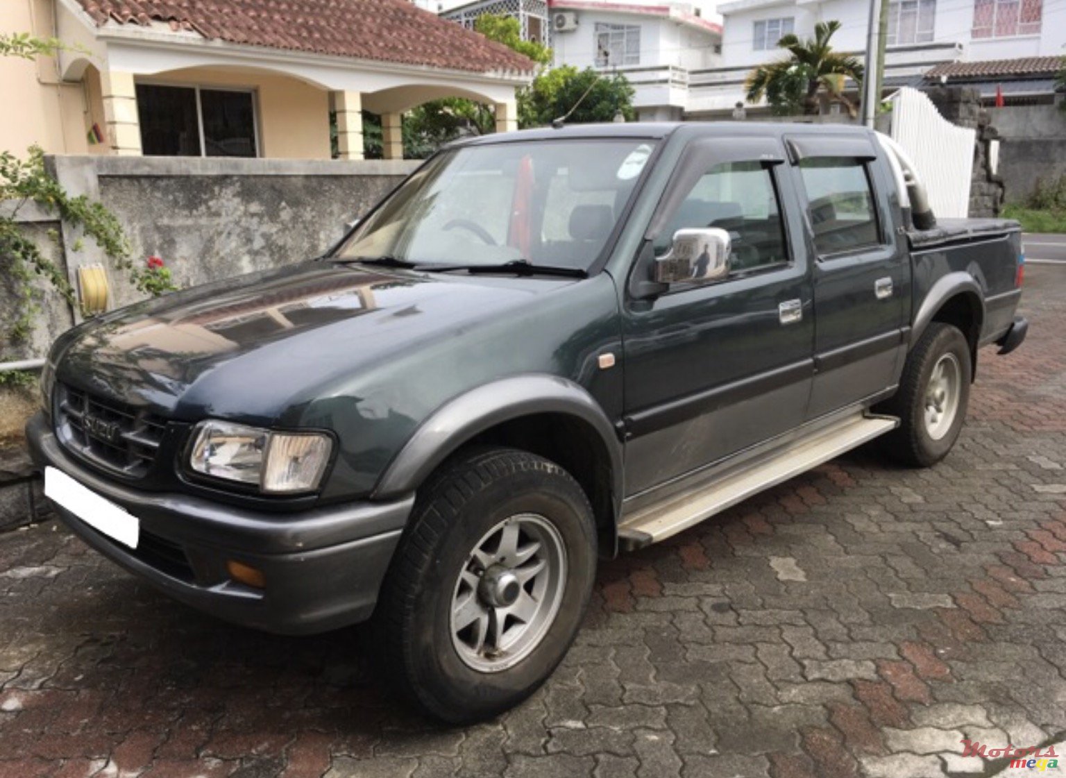 2003' Isuzu photo #2