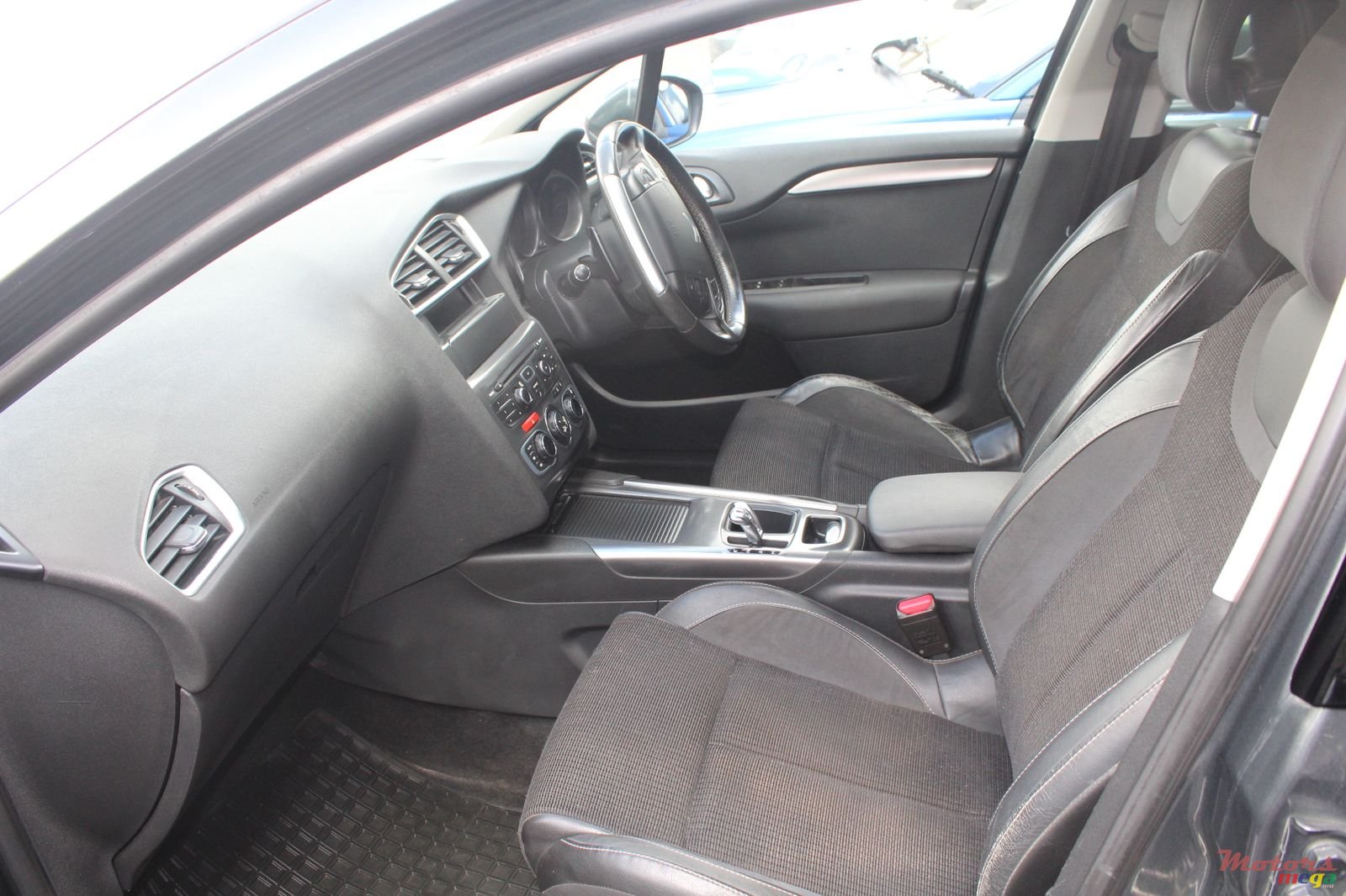 2013' Citroen C4 photo #3