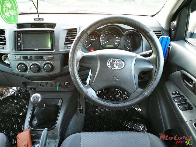 2012' Toyota Hilux 2.5T 2x4 photo #6