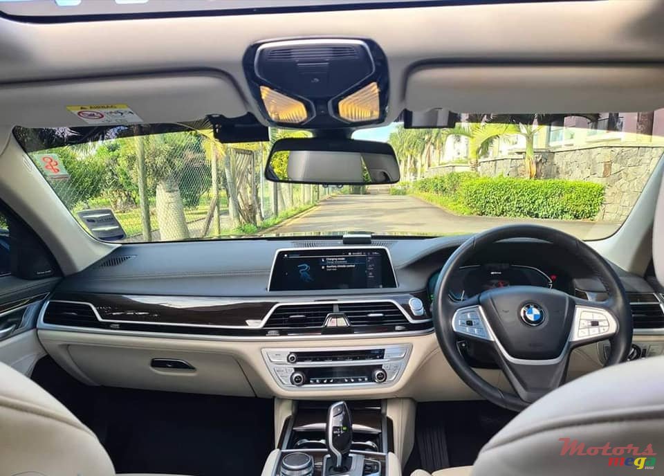 2020' BMW 7 Series 745e photo #6