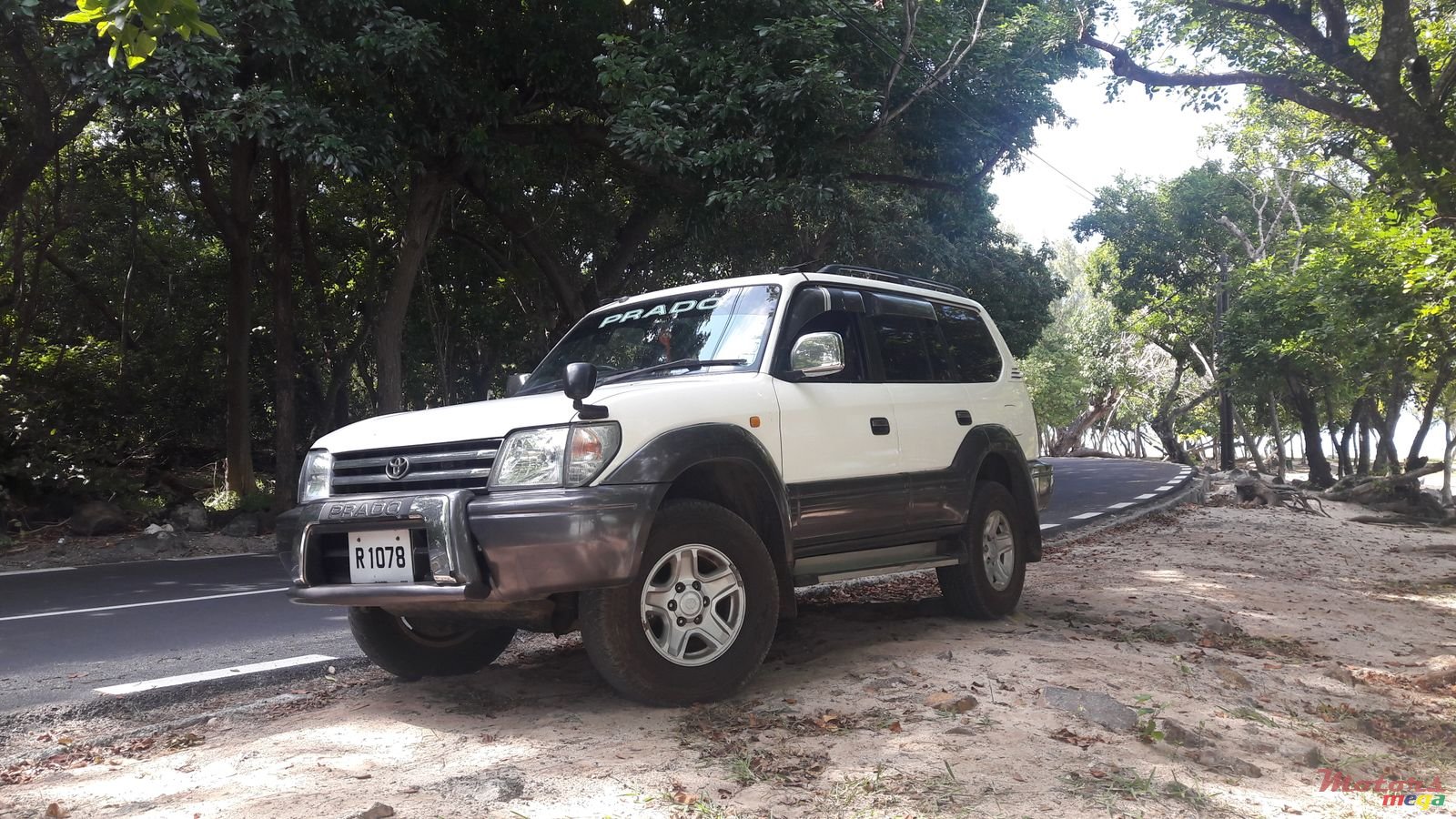 1997' Toyota Land Cruiser Prado photo #1