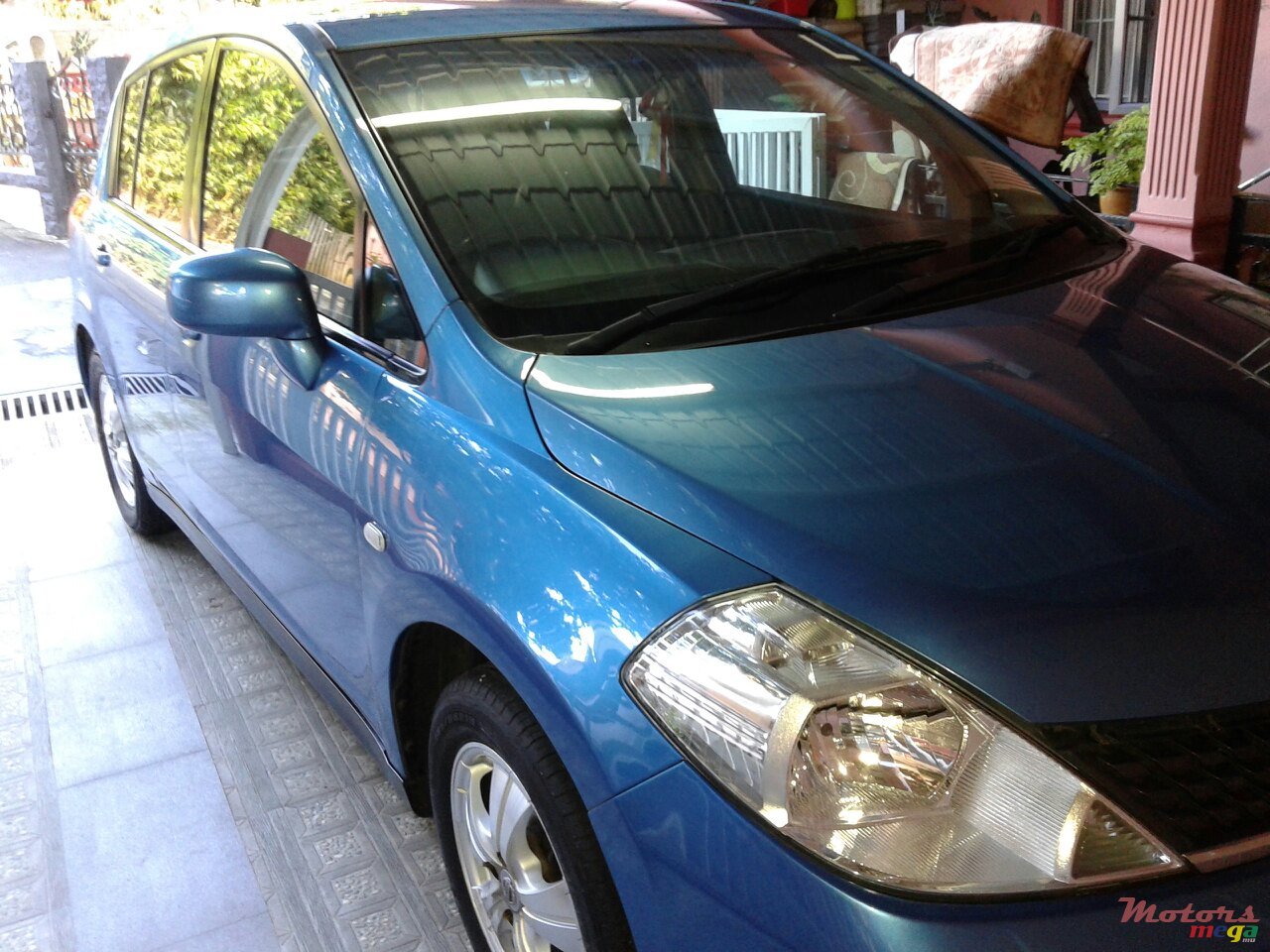 2005' Nissan Tiida photo #1