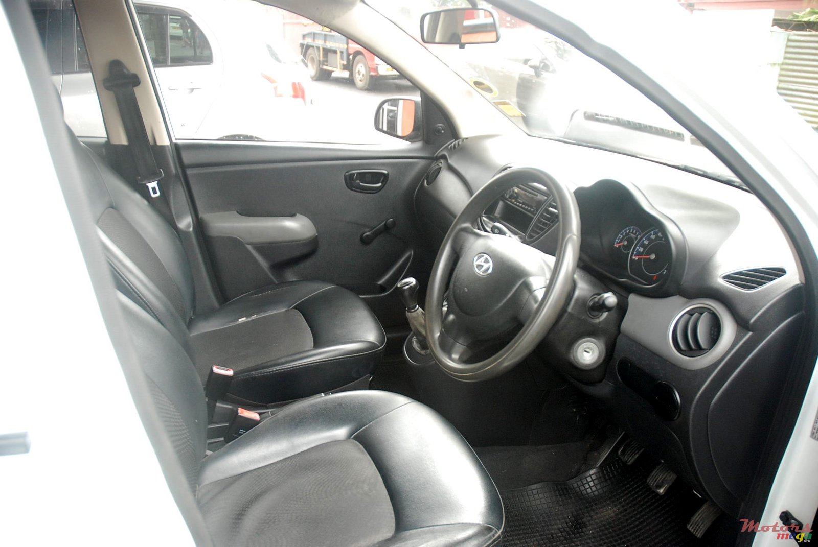 2012' Hyundai GLS photo #3