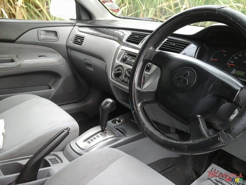 2007' Mitsubishi Lancer photo #5