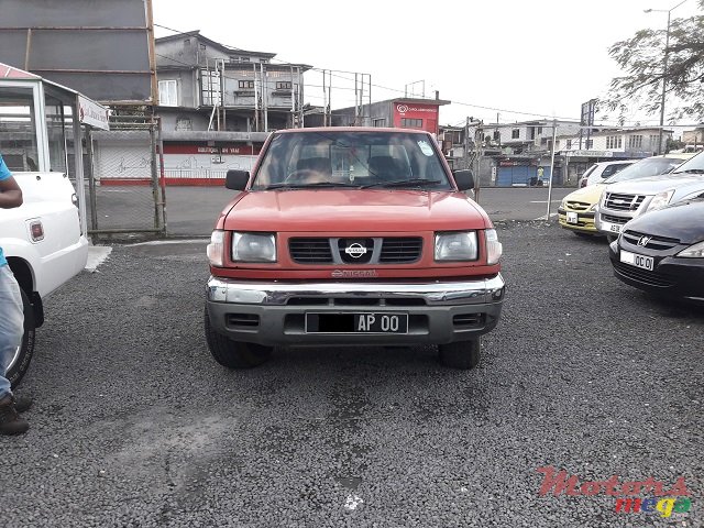 2000' Nissan 2x4 photo #1
