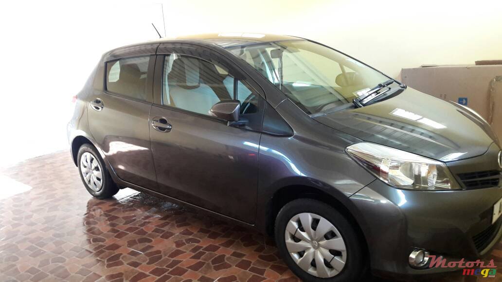 2011' Toyota Vitz photo #4