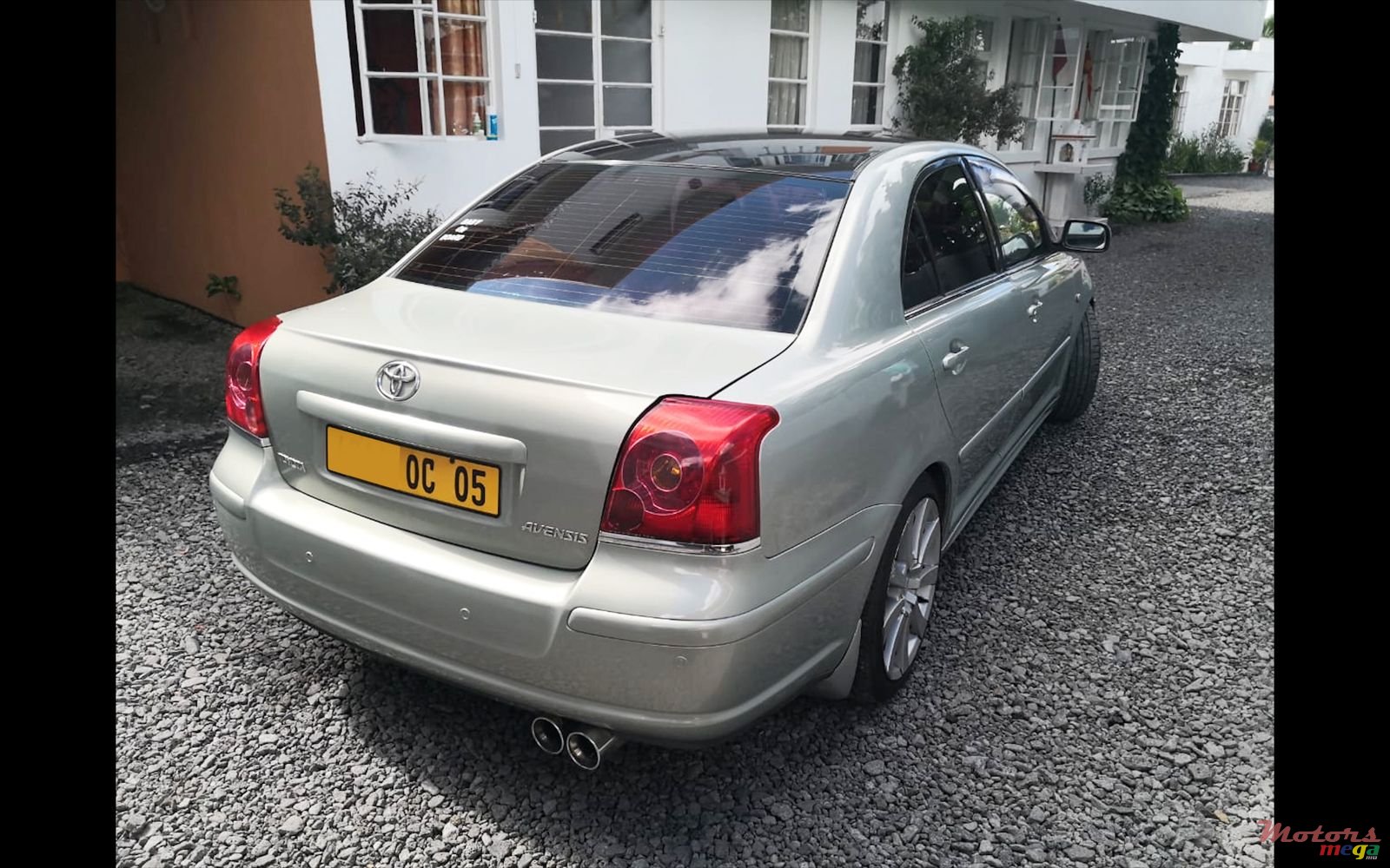 2005' Toyota Avensis photo #2